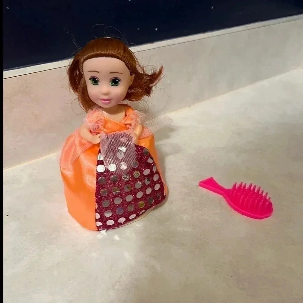 Scented Cupcake Surprise Princess Edition Esther Scented With Brush NIB